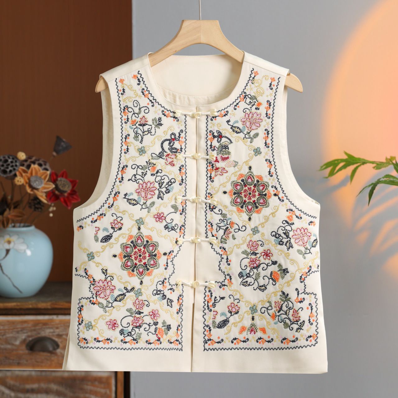 Neo Chinese Knot Buttons Jacquard Embroidered Chinese Style Top Blouse for Women product photo - Zhongguo Hanfu