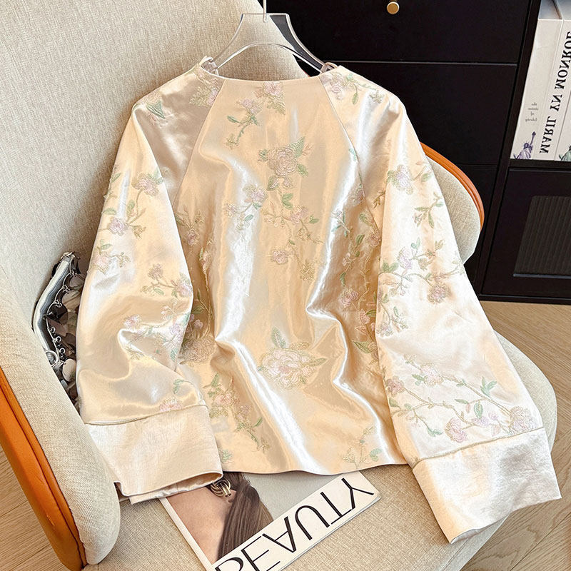 Neo Chinese Knot Buttons Embroidered Chinese Style Top Blouse for Women product photo - Zhongguo Hanfu