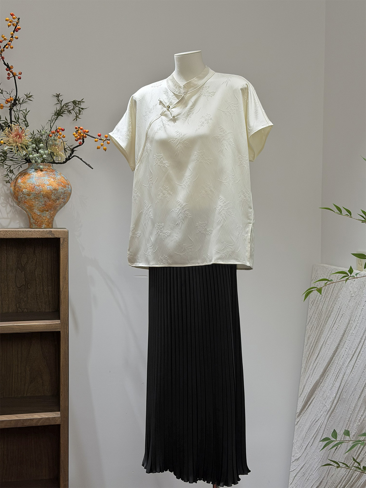 Neo Chinese Knot Buttons Chinese Style Top Blouse for Women product photo - Zhongguo Hanfu