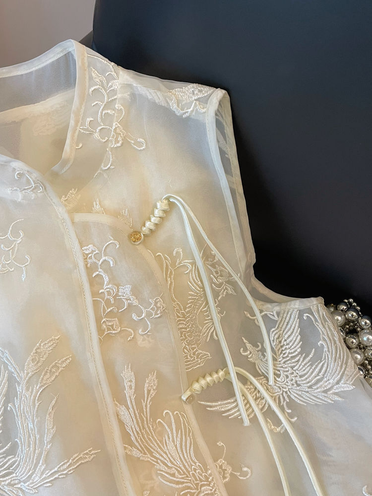 Neo Chinese Embroidered Chinese Style Top Blouse for Women product photo - Zhongguo Hanfu