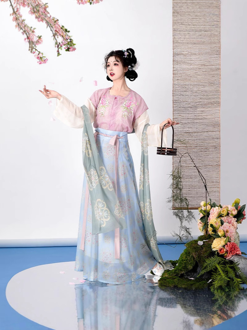 Embroidered Chinese Style Skirt for Women product photo - Zhongguo Hanfu