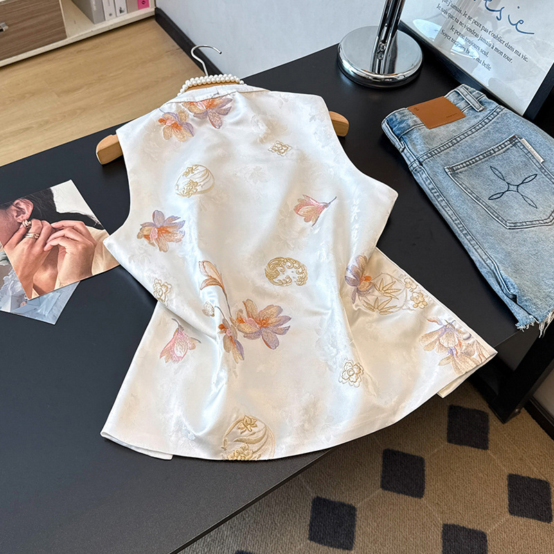 Neo Chinese Jacquard Embroidered Tang Suit Jacket for Women product photo - Zhongguo Hanfu