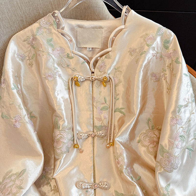 Neo Chinese Knot Buttons Embroidered Chinese Style Top Blouse for Women product photo - Zhongguo Hanfu