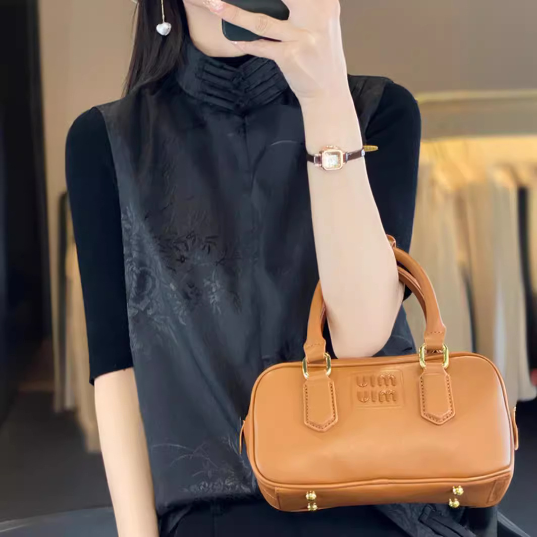 Neo Chinese Knot Buttons Jacquard Chinese Style Top Blouse for Women product photo - Zhongguo Hanfu