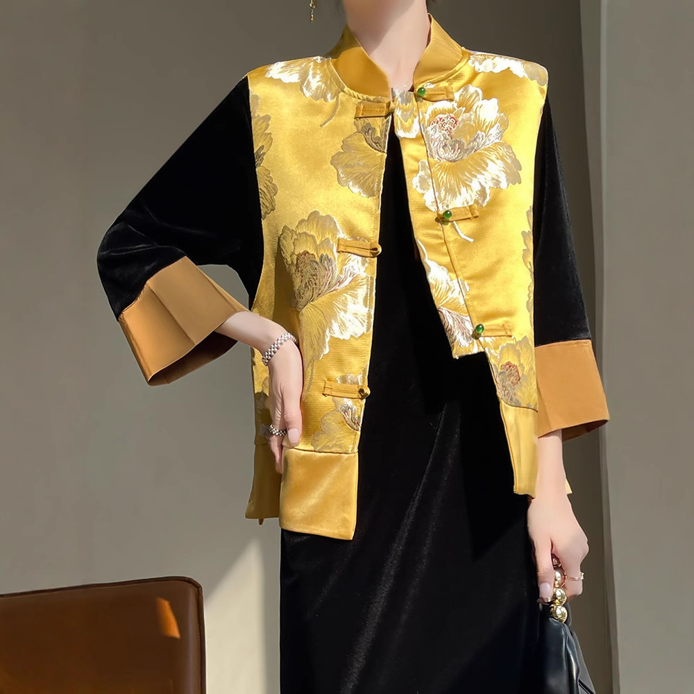 Neo Chinese Knot Buttons Jacquard Embroidered Chinese Style Top Blouse for Women product photo - Zhongguo Hanfu
