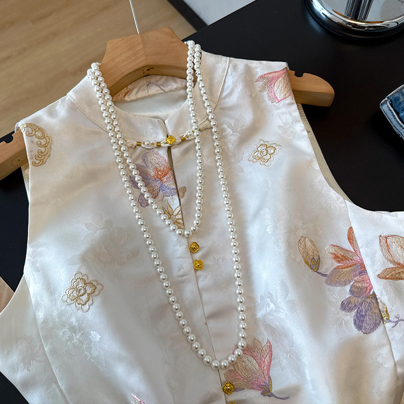 Neo Chinese Jacquard Embroidered Tang Suit Jacket for Women product photo - Zhongguo Hanfu