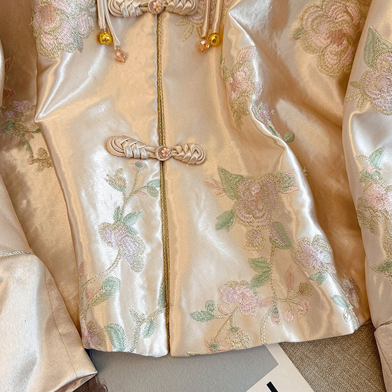 Neo Chinese Knot Buttons Embroidered Chinese Style Top Blouse for Women product photo - Zhongguo Hanfu