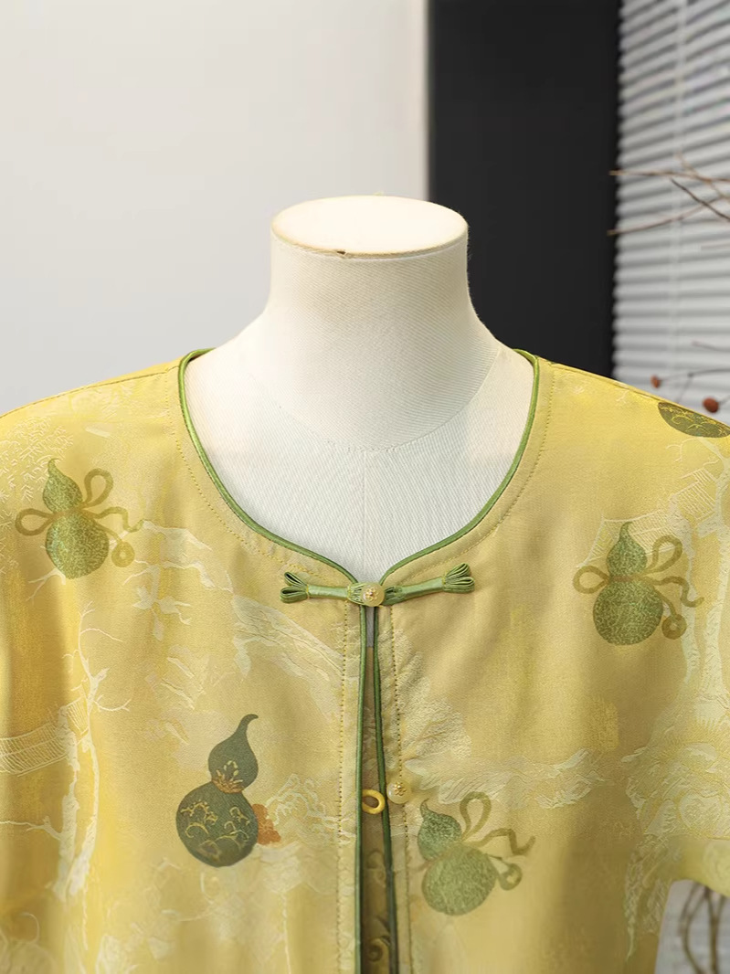 Neo Chinese Knot Buttons Chinese Style Top Blouse for Women product photo - Zhongguo Hanfu