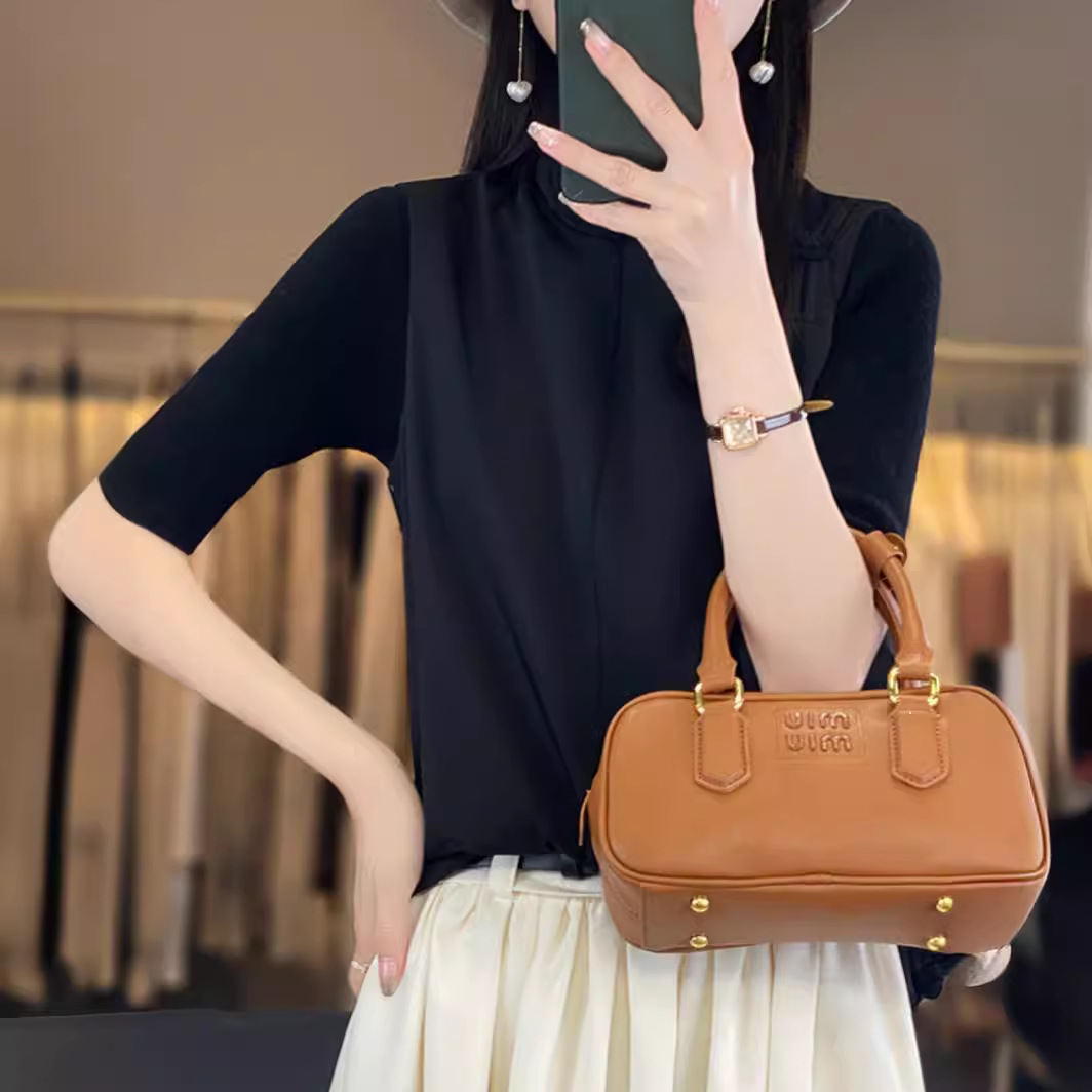 Neo Chinese Knot Buttons Jacquard Chinese Style Top Blouse for Women product photo - Zhongguo Hanfu