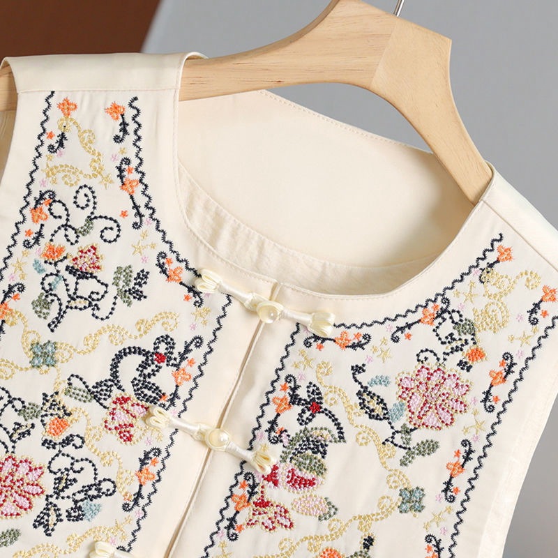 Neo Chinese Knot Buttons Jacquard Embroidered Chinese Style Top Blouse for Women product photo - Zhongguo Hanfu
