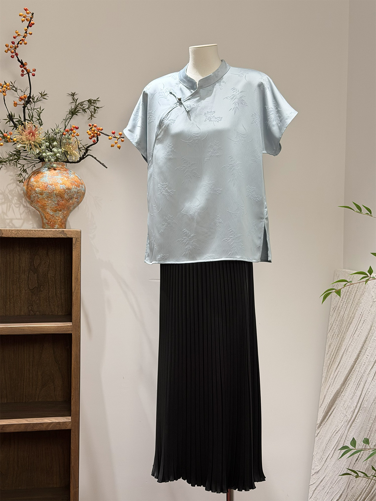 Neo Chinese Knot Buttons Chinese Style Top Blouse for Women product photo - Zhongguo Hanfu