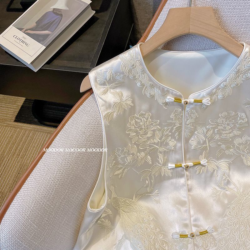 Neo Chinese Embroidered Chinese Style Top Blouse for Women product photo - Zhongguo Hanfu