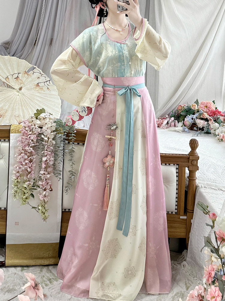 Traditional Hanfu Dress Set for Women product photo - Zhongguo Hanfu